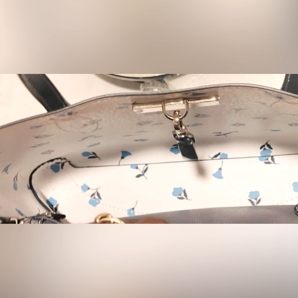 KATE SPADE ♠️ 4pcs TOP HANDLE NAVY TOTE, POUCH, CROSSBODY STRAP, CARD CASE. 💙🤍 - Picture 5 of 16